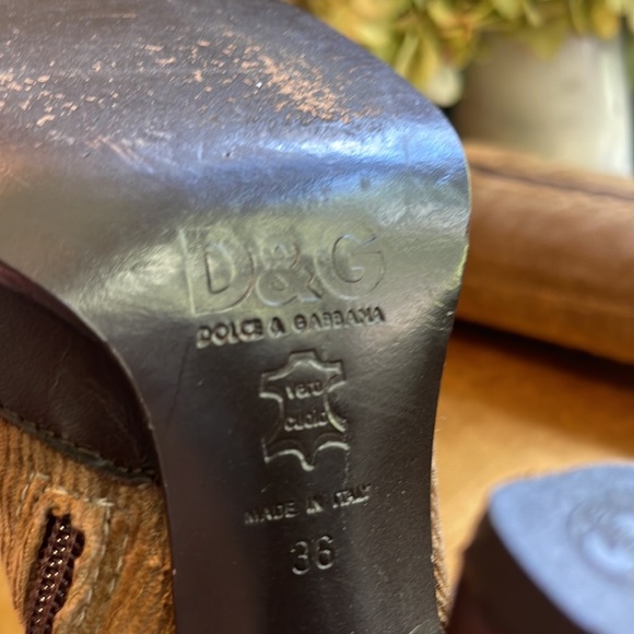 Dolce & Gabbana Heeled Boots in Corduroy and Brown Leather - Picture 13 of 16
